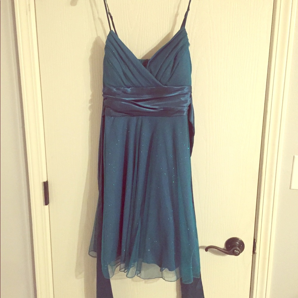 Teal sleeveless prom dress